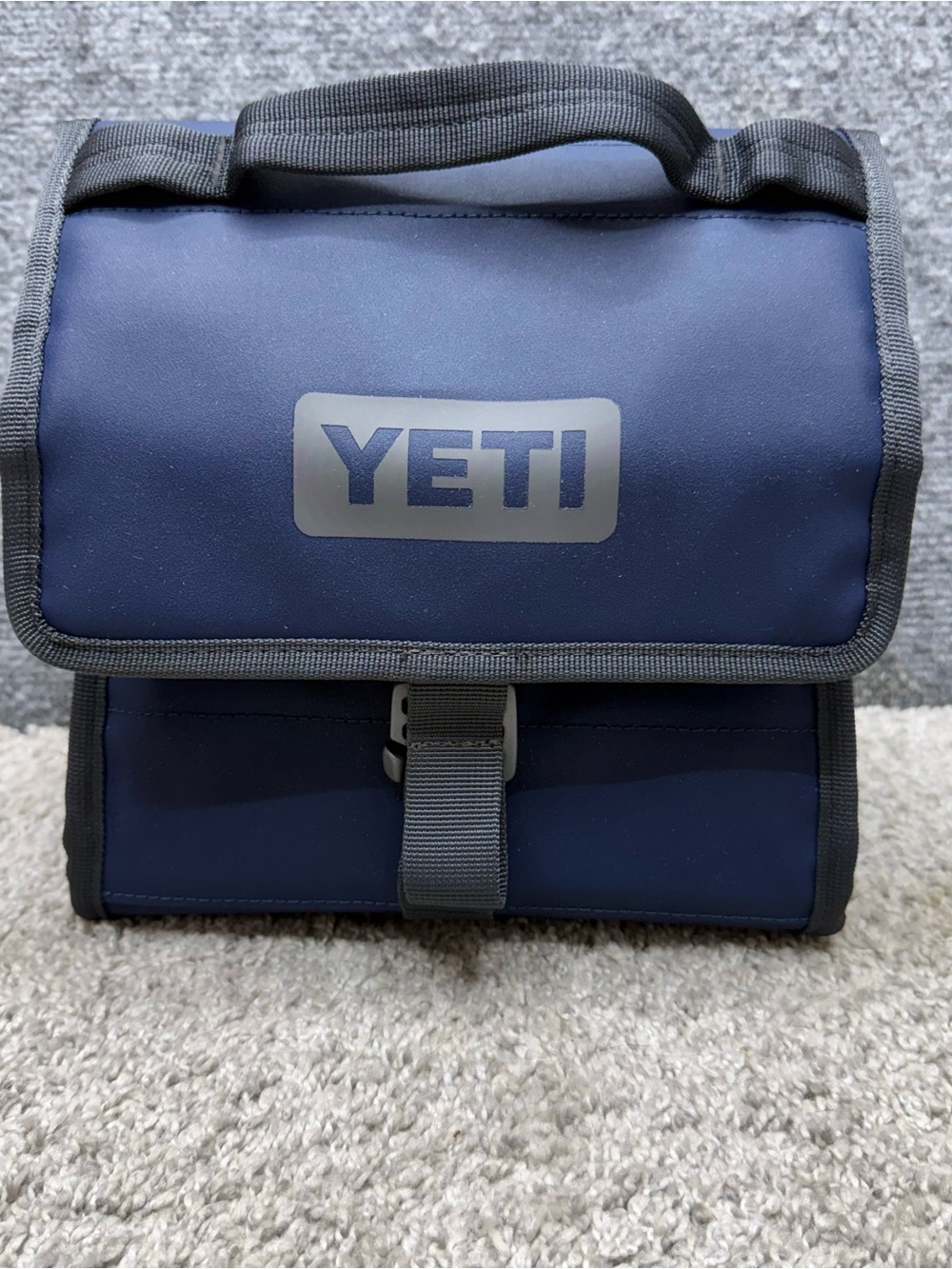Yeti Daytrip Packable Lunch Bag Cooler Navy Blue Adjustable Closure Grid Hook